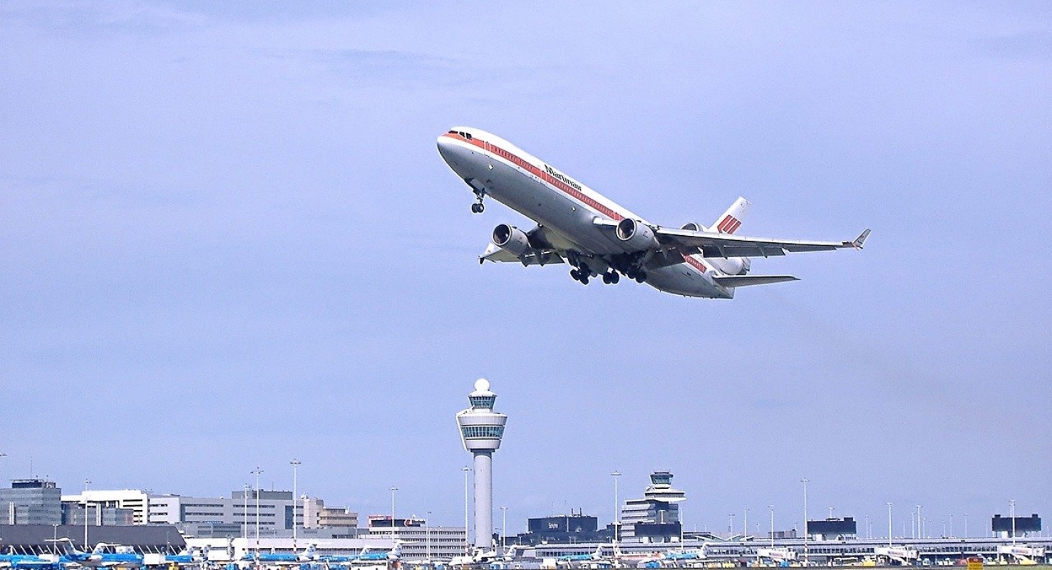 Opstijgend vliegtuig vanaf Schiphol