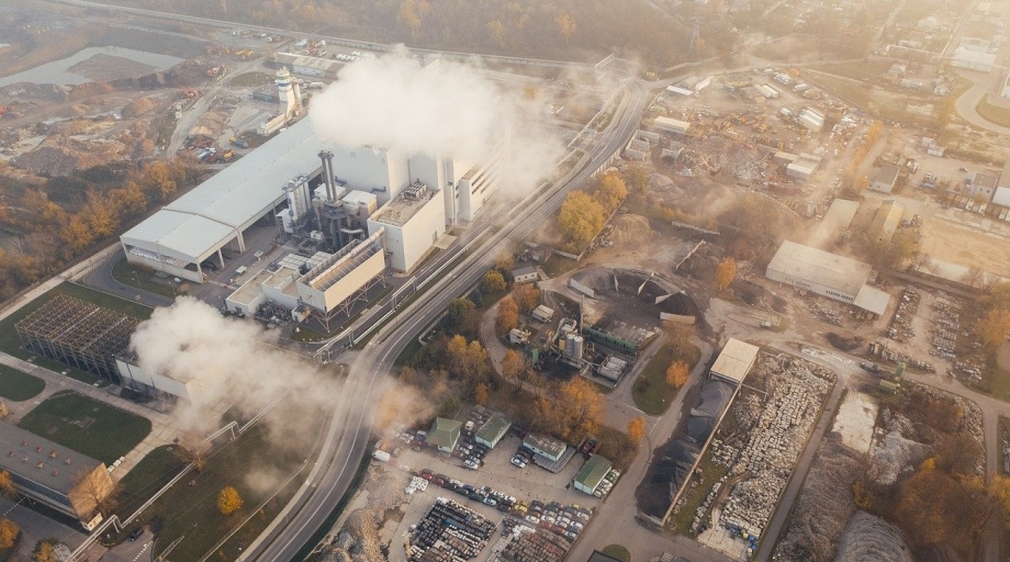 Smog door ozon kan leiden tot een toename van luchtwegklachten, zoals hoesten en kortademigheid, verergering van astmaklachten en afname van de longfunctie.